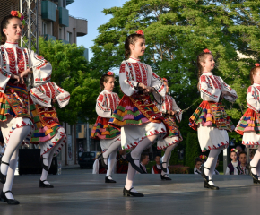 При огромен интерес преминаха фолклорните празници в Сливен „Пазим традициите“   